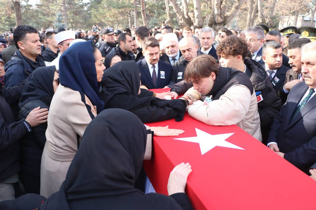 Kayseri şehidine ağladı! Tuğgeneral İsa Baydilli'ye son veda - Resim: 12